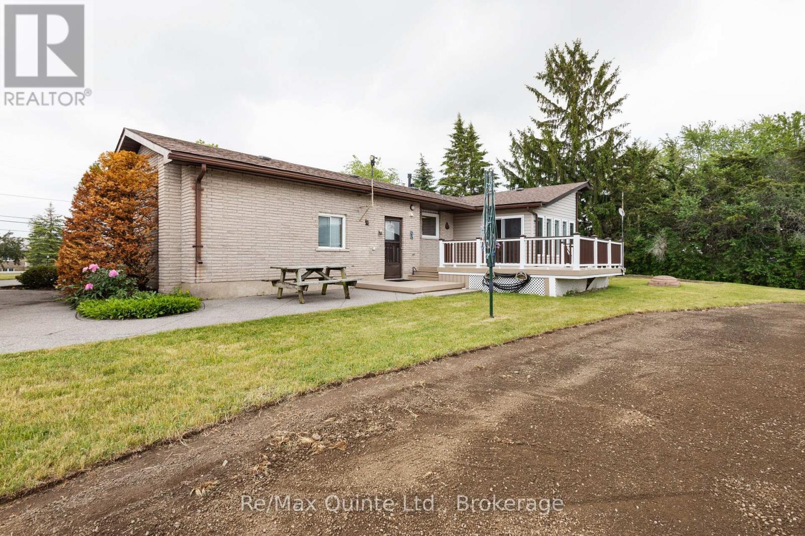 366 FARNHAM ROAD - 7