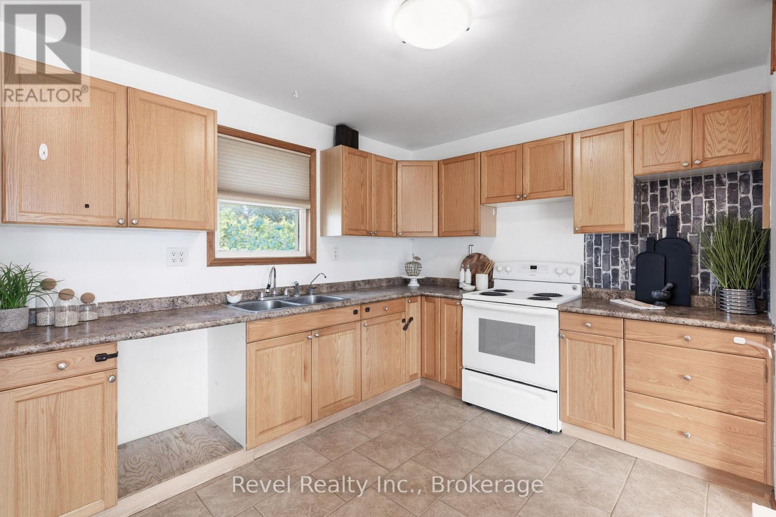 142 SANDERLING CRESCENT - 17