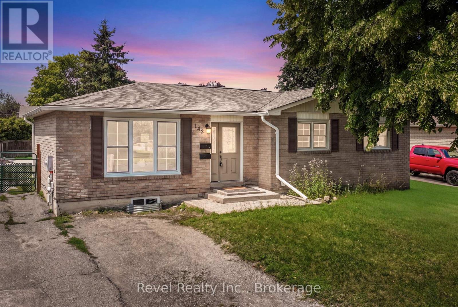 142 SANDERLING CRESCENT - 2