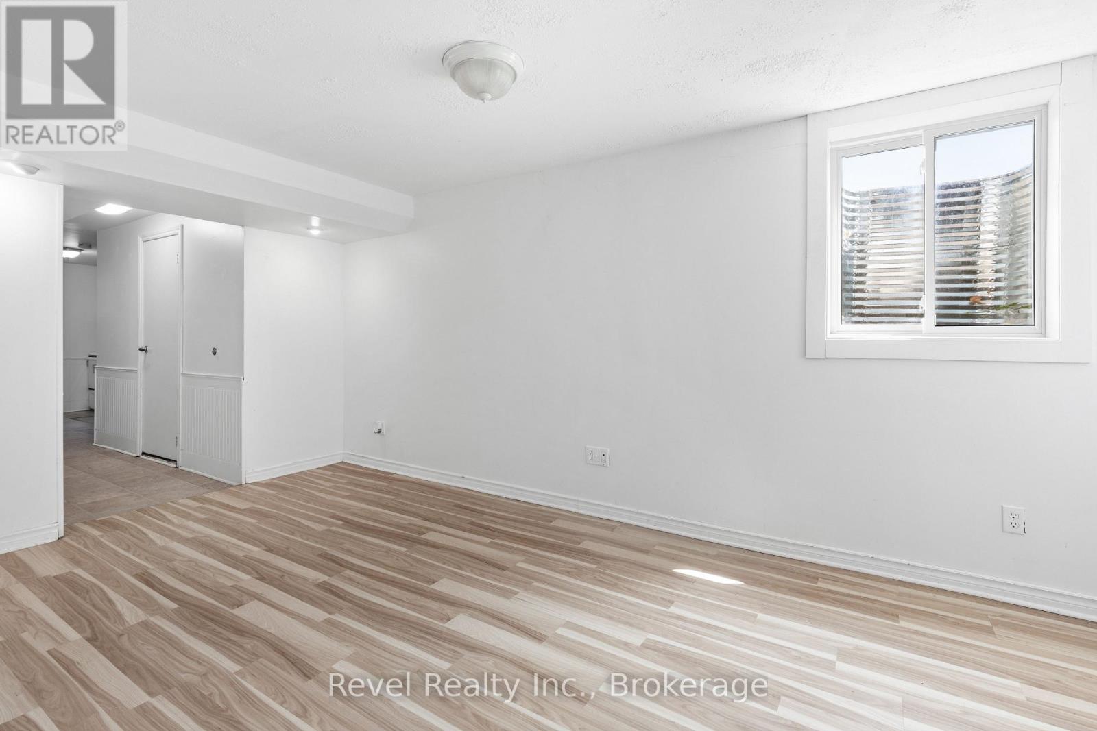 142 SANDERLING CRESCENT - 33