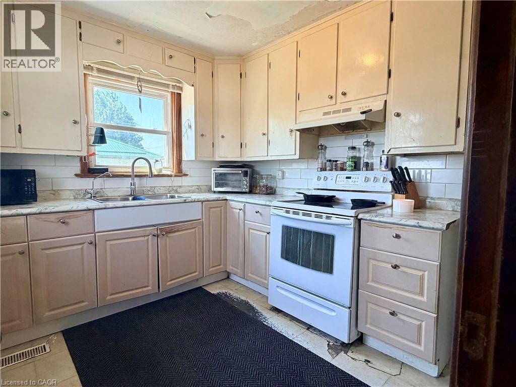 23 ERIE Avenue S - Image 8