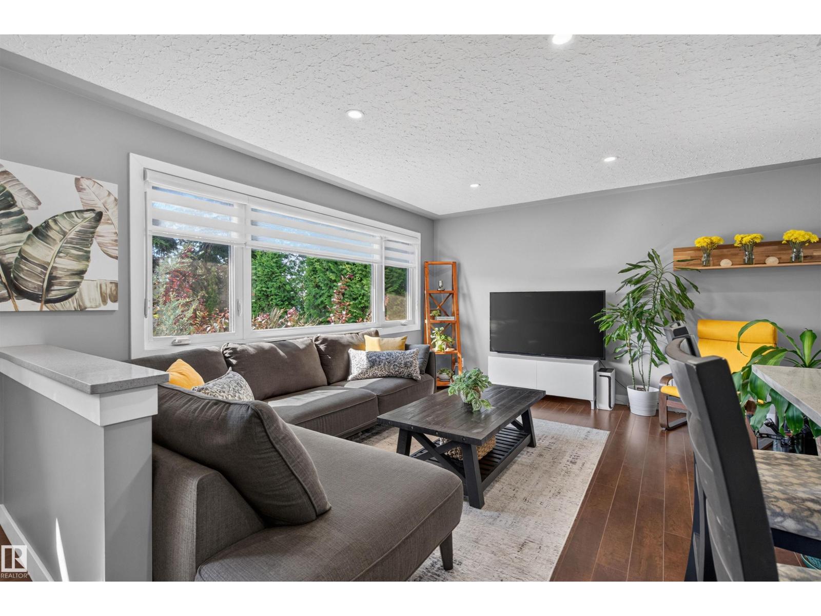 12136 135A AV NW, Kensington, Edmonton photo 3
