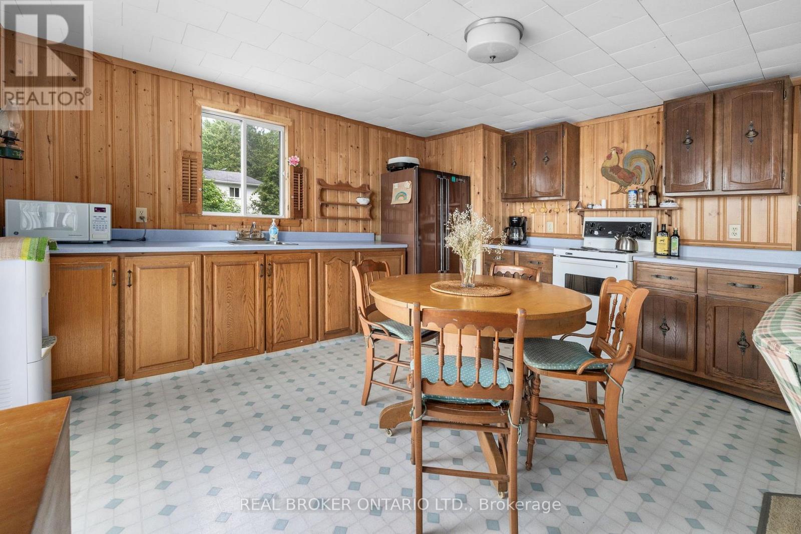 351 LEAVOY LANE - 12
