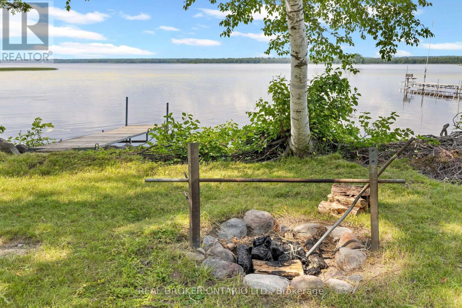 351 LEAVOY LANE - 6
