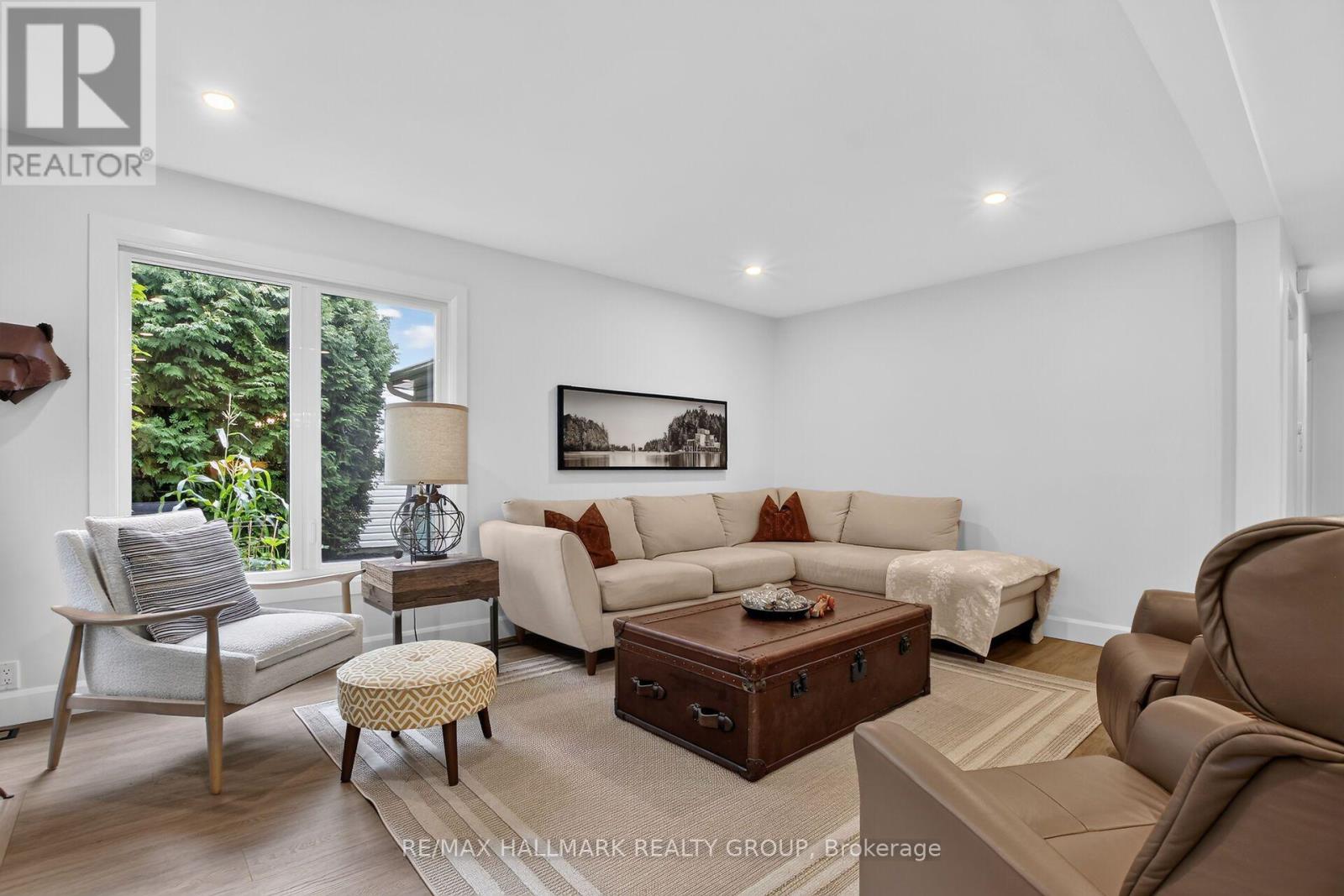 21 DELAMERE DRIVE - 19