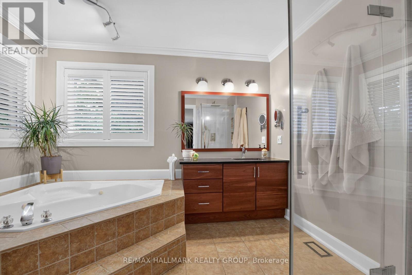 21 DELAMERE DRIVE - 32