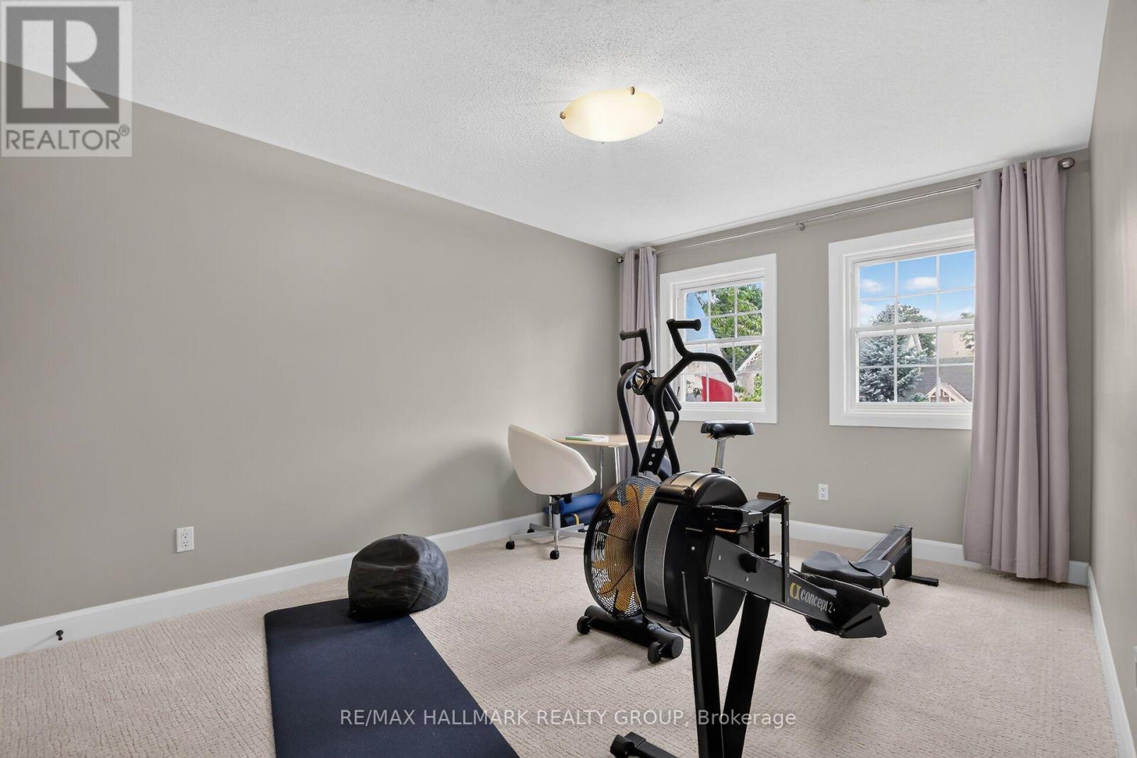 21 DELAMERE DRIVE - 37