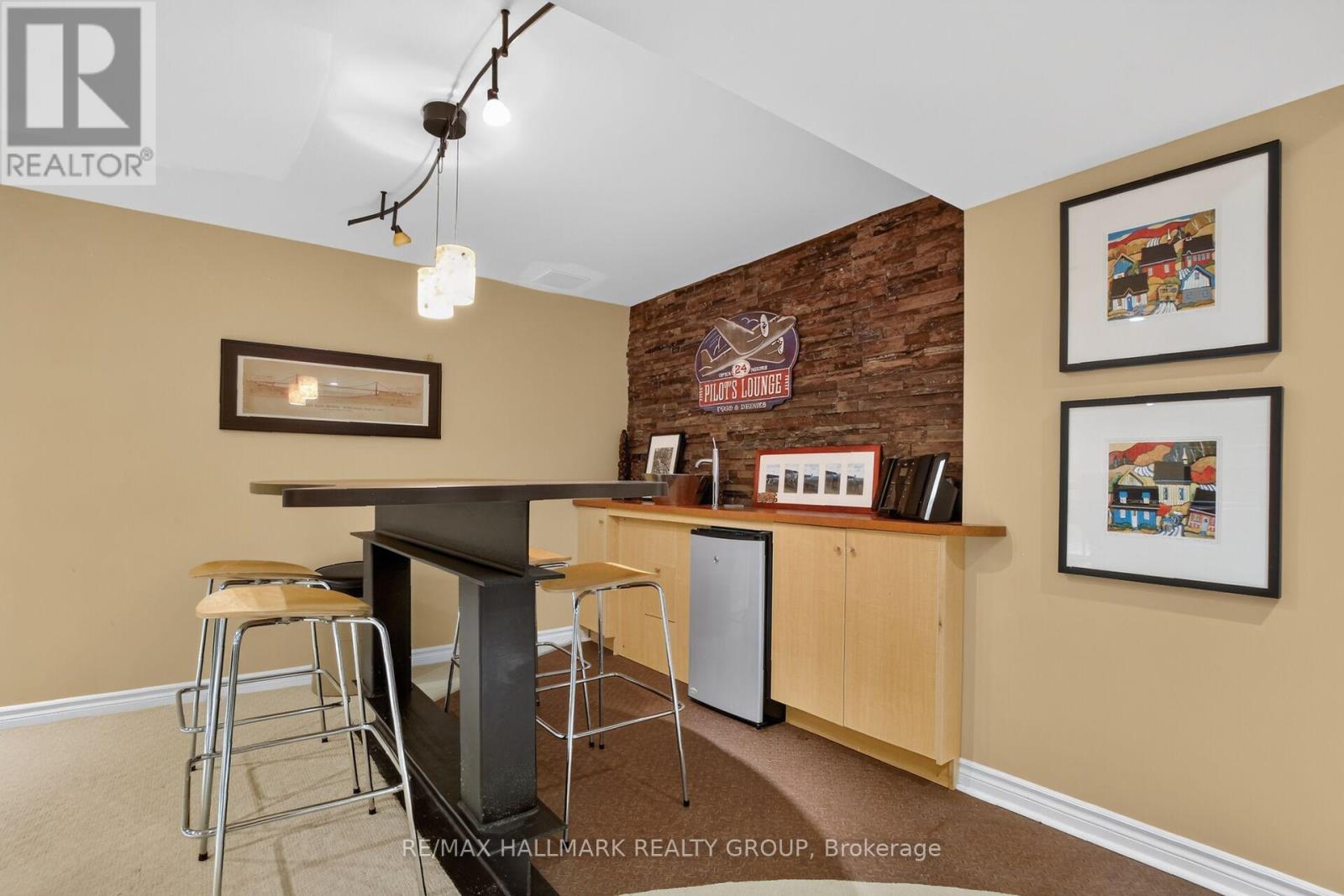 21 DELAMERE DRIVE - 40