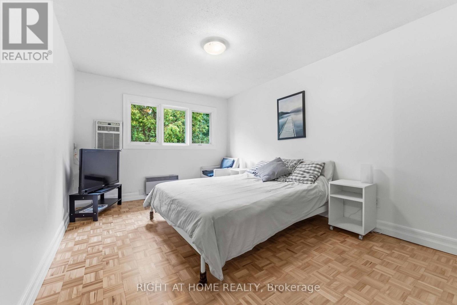 73 HOBART CRESCENT - Image 15