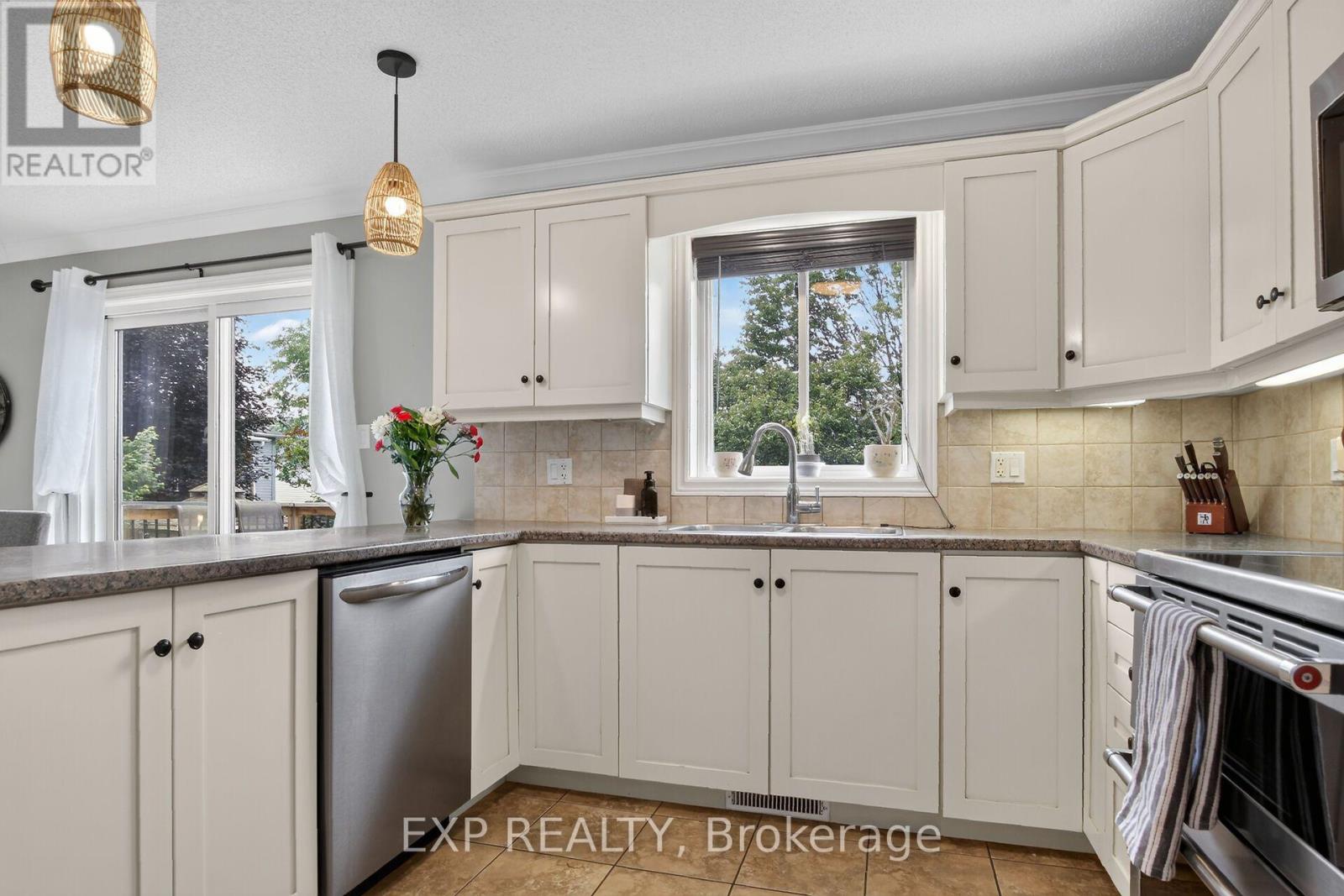 395 JAMIESON STREET - 10