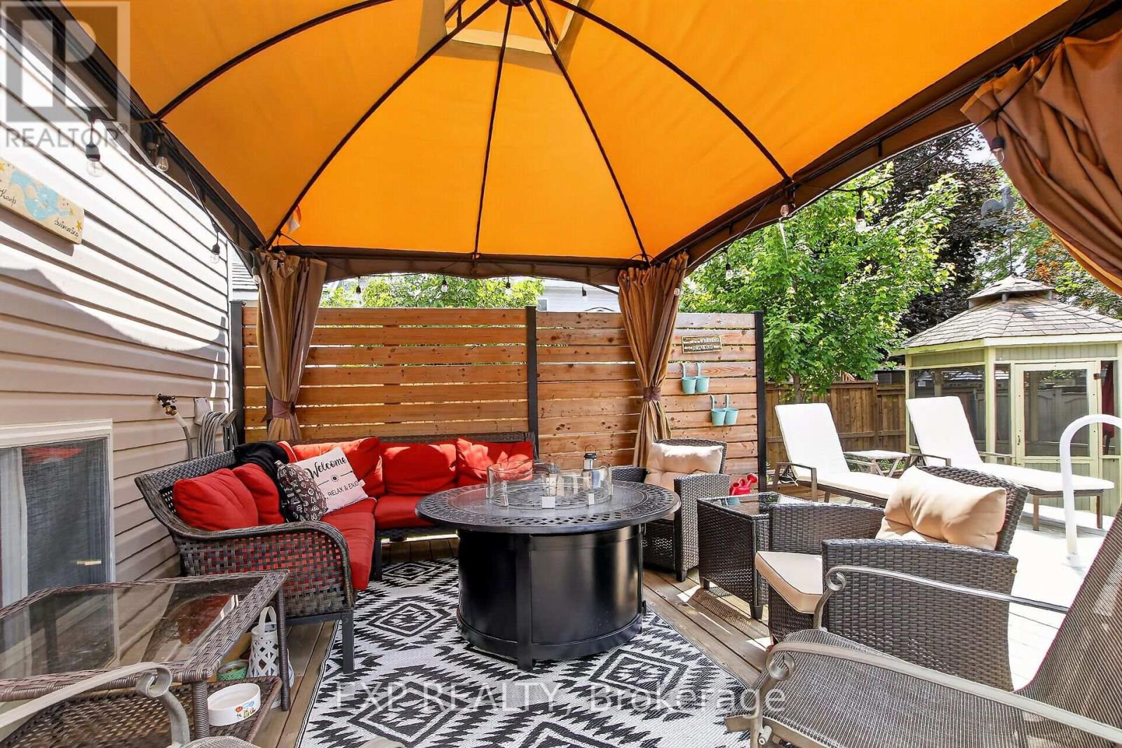 395 JAMIESON STREET - Image 32
