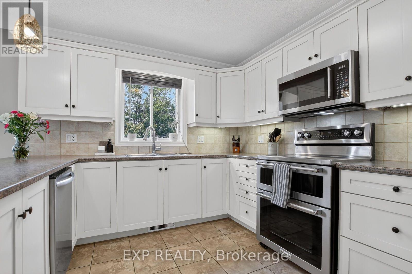 395 JAMIESON STREET - Image 8