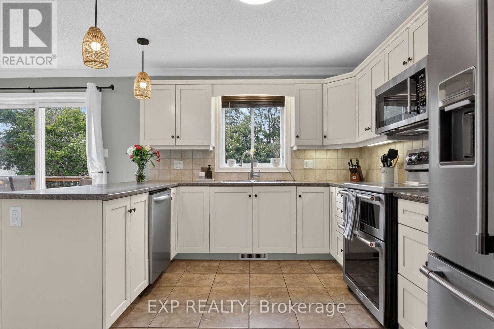 395 JAMIESON STREET - 9