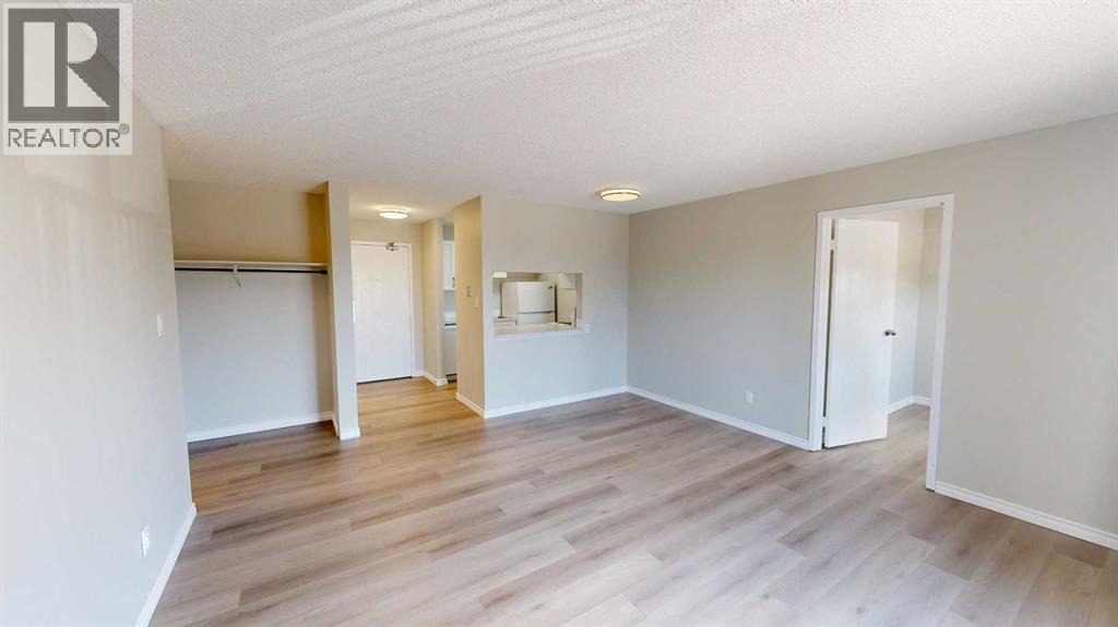 #311 401 Columbia Boulevard W - 5