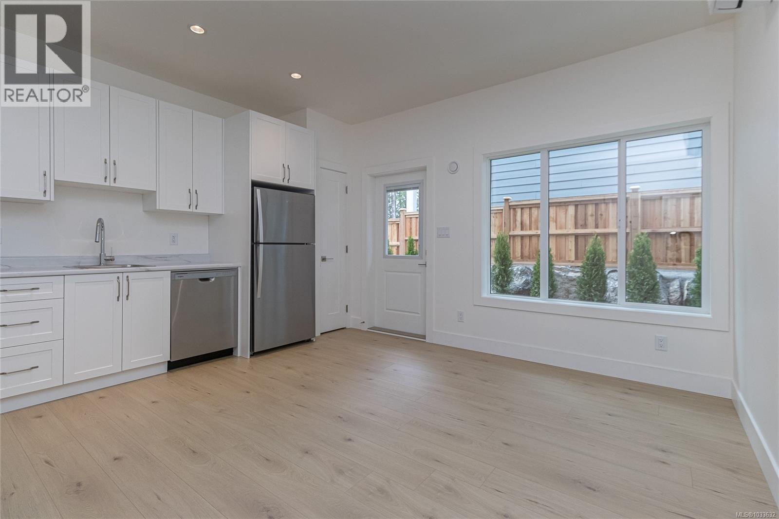 2168 Bellflower Dr - Image 33