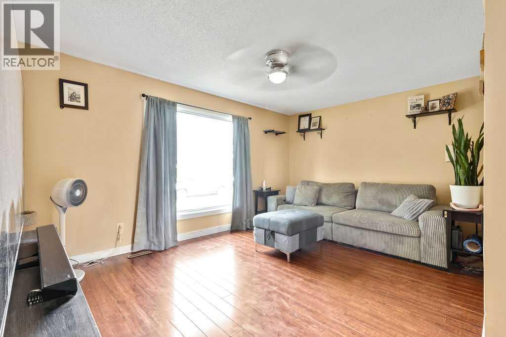 44 Falwood Crescent NE, Falconridge, Calgary photo 4