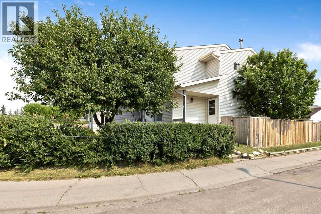 44 Falwood Crescent NE, Falconridge, Calgary photo 1