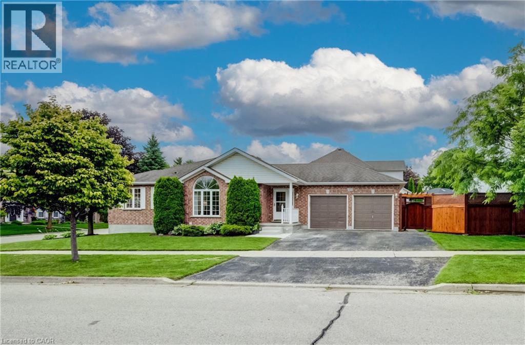 27 CHANDOS Drive — photo 2