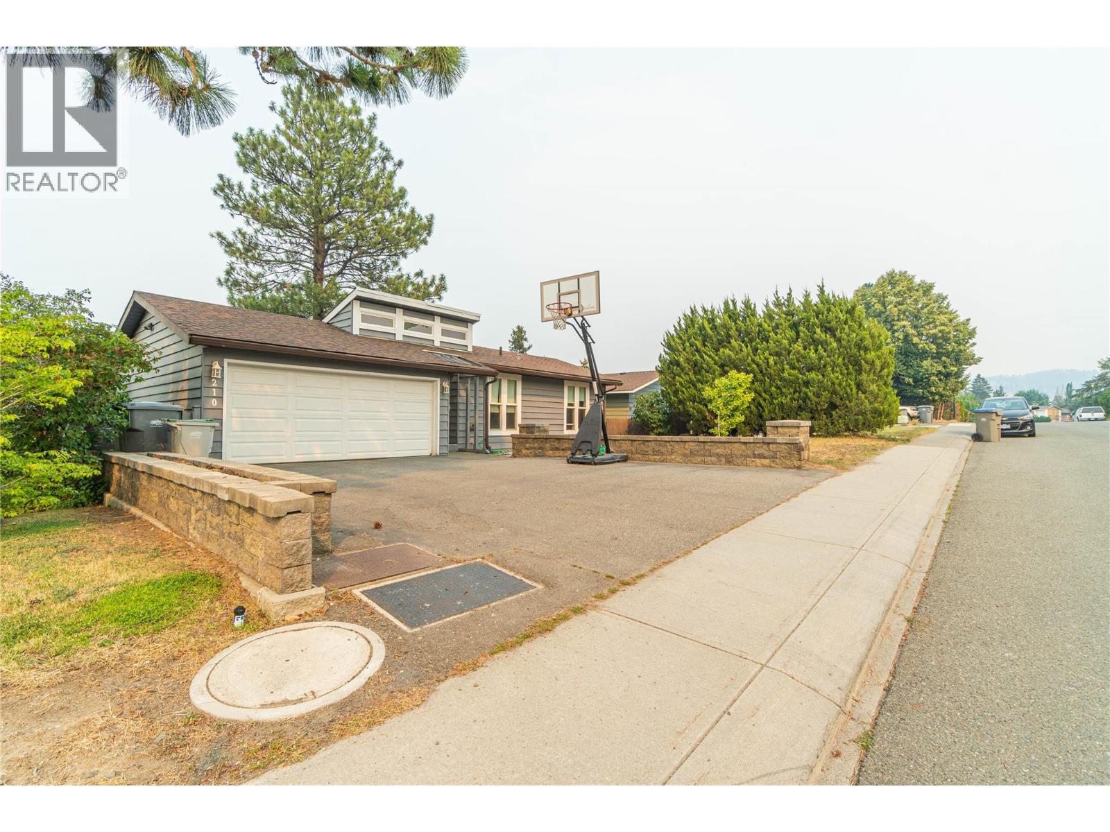 210 ROBSON Drive - 44