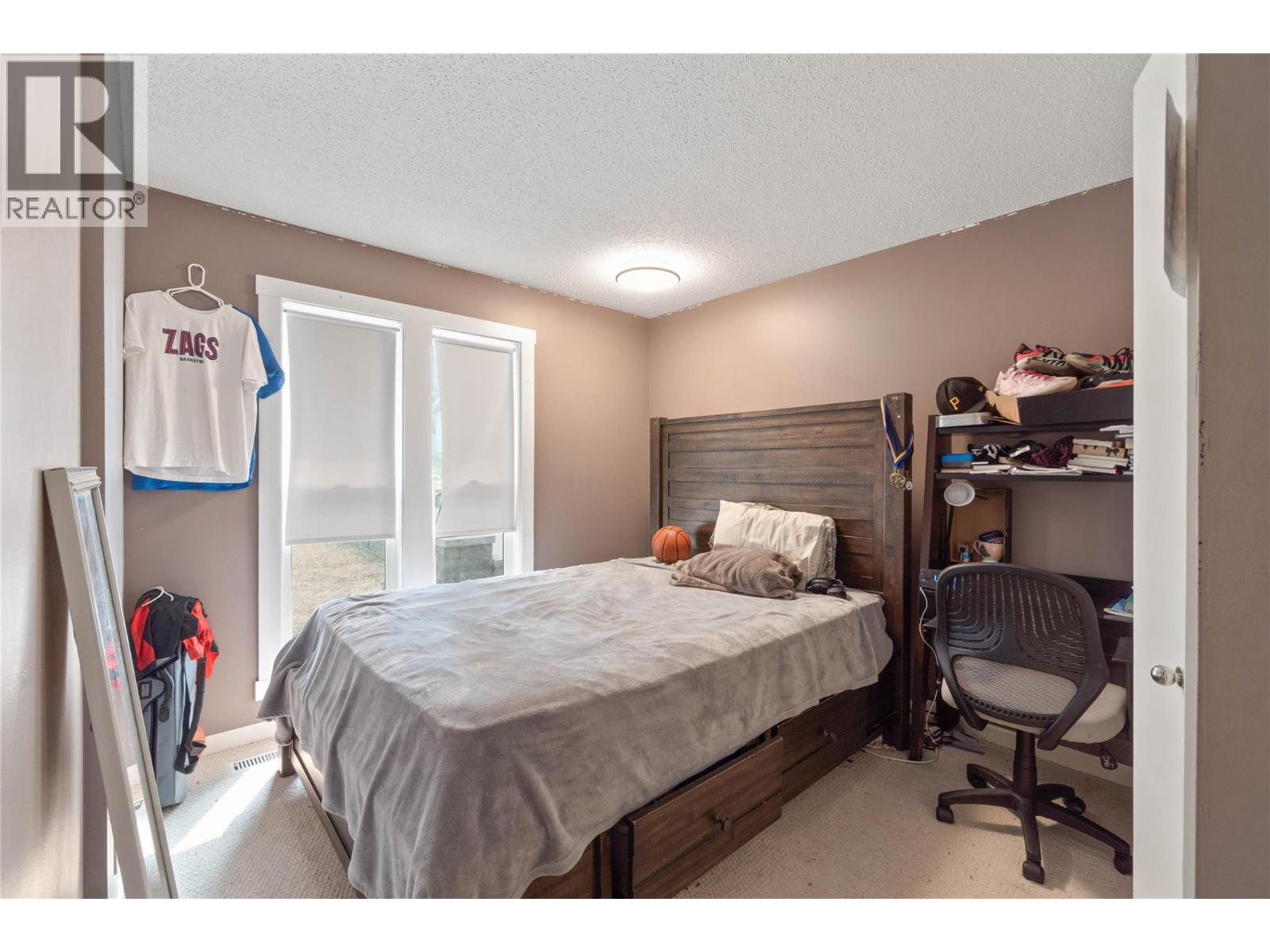 210 ROBSON Drive - 13