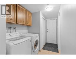 Primary Bedroom - 1035 Elwyn Road, Kelowna, BC V1X1P5 Photo 8
