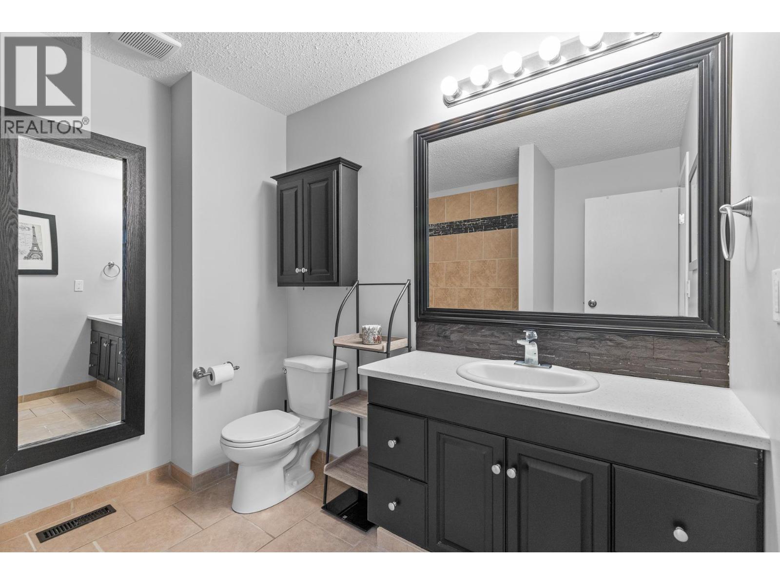  1035 Elwyn Road, Kelowna