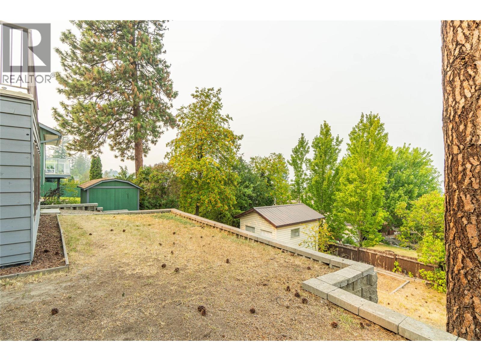 210 ROBSON Drive - 36