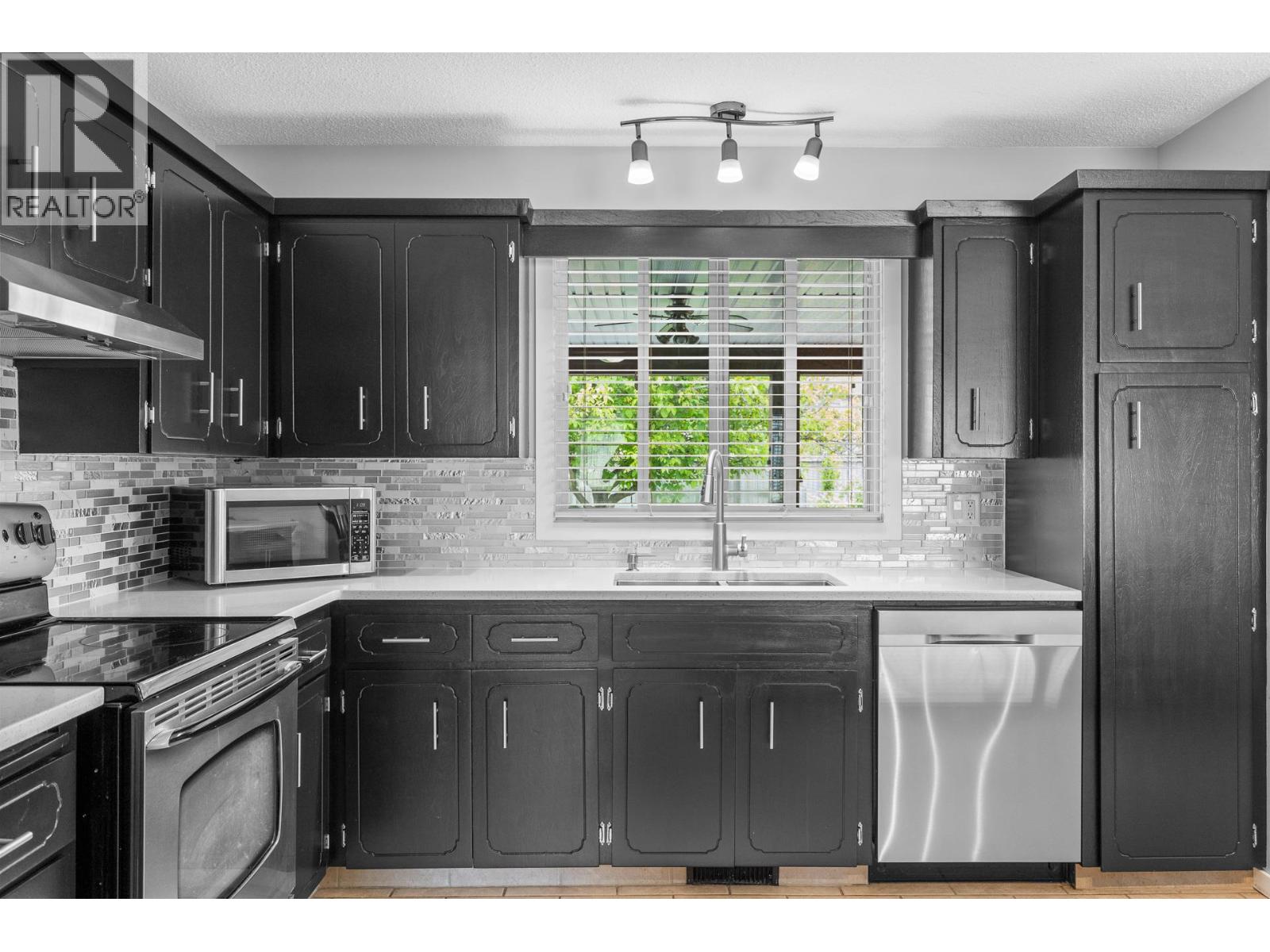  1035 Elwyn Road, Kelowna