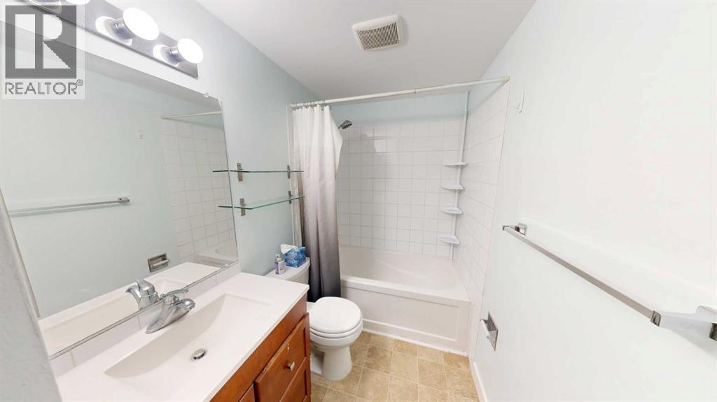 #212 401 Columbia Boulevard W - 14