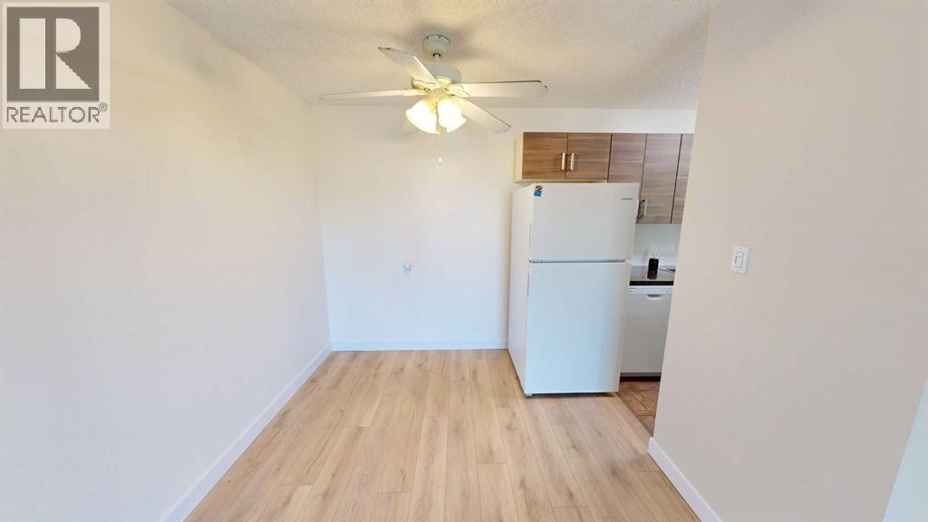 #212 401 Columbia Boulevard W - 4