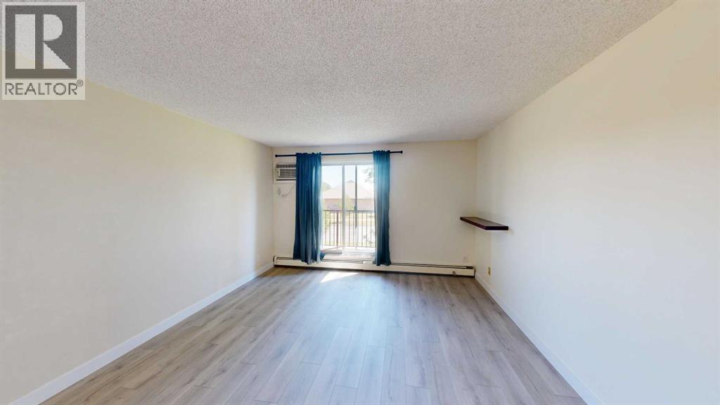 #212 401 Columbia Boulevard W - 5