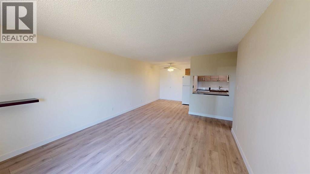 #212 401 Columbia Boulevard W - 7