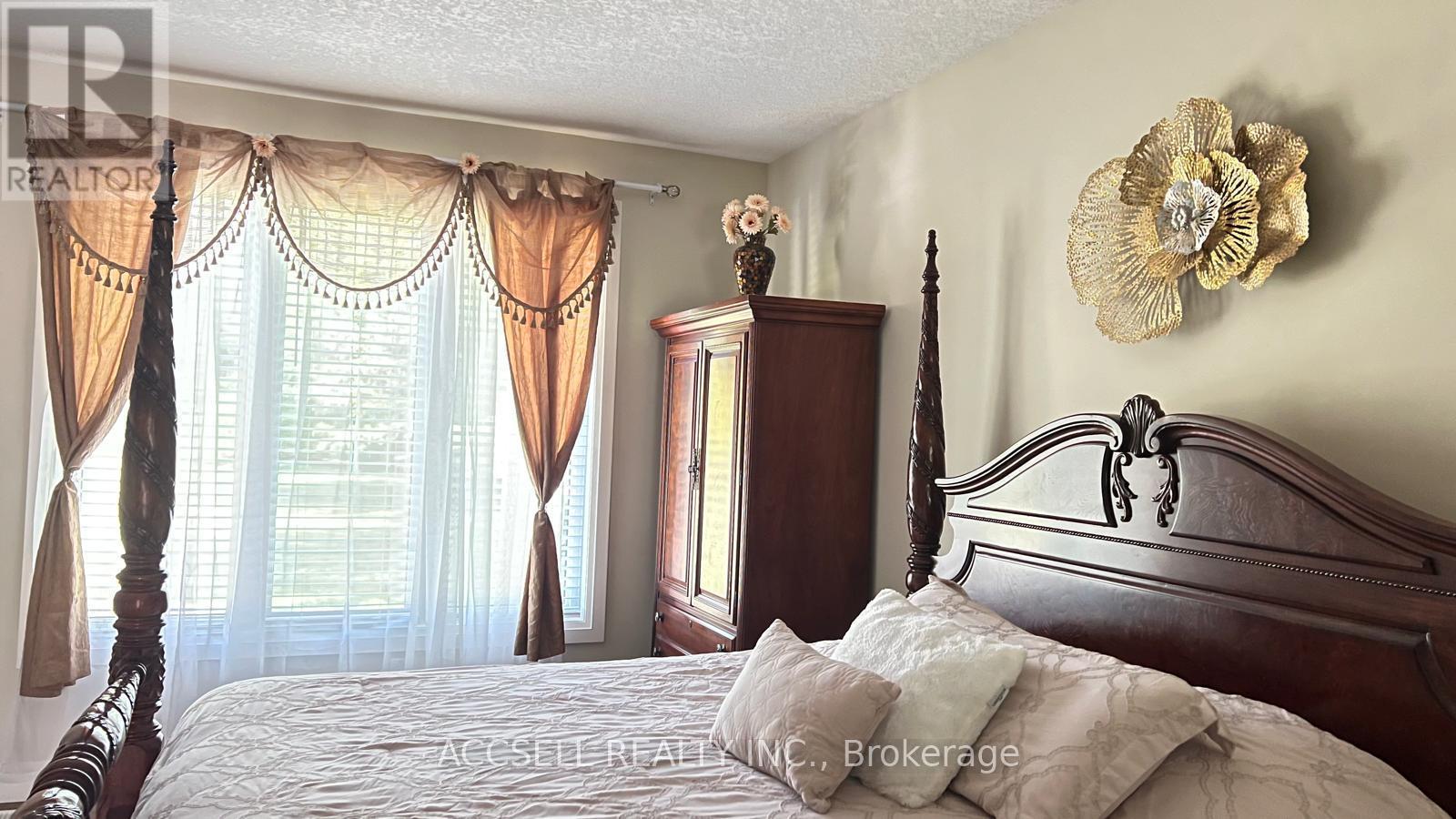 750 ST. CLAIR PARKWAY - 20
