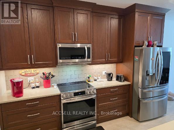 750 ST. CLAIR PARKWAY - 8