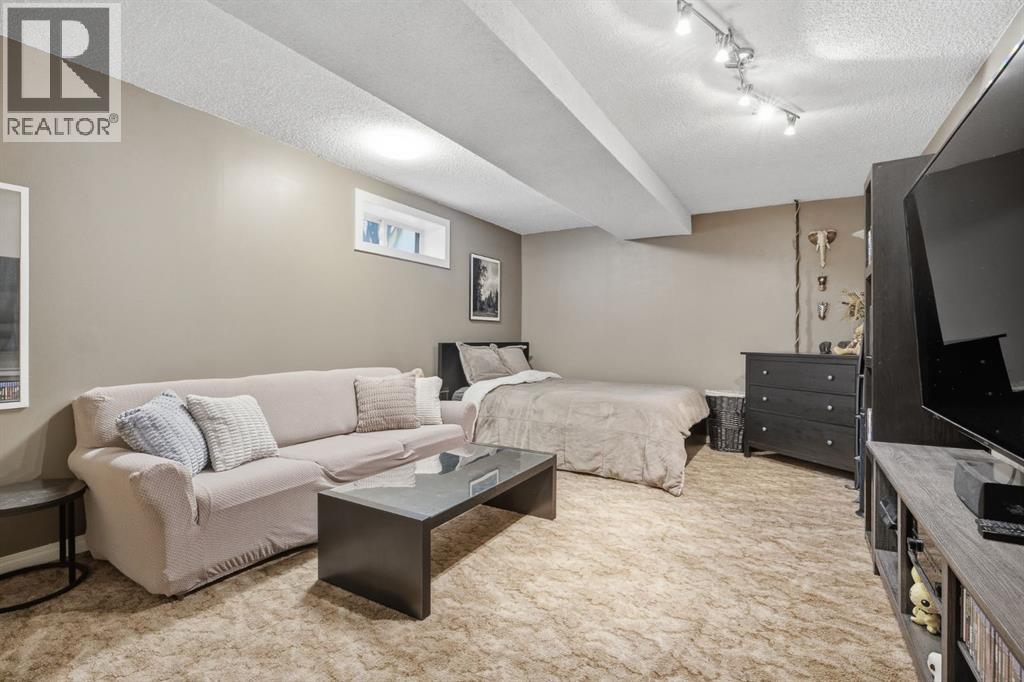 3220 14 Street NW - 23