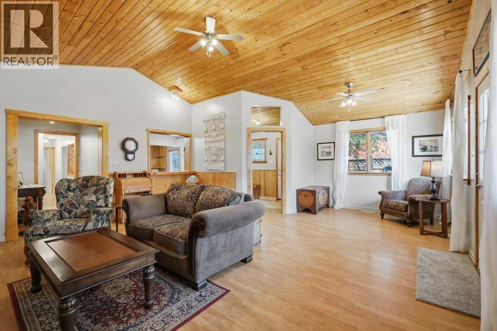 5127 50 A Avenue, Sylvan Lake