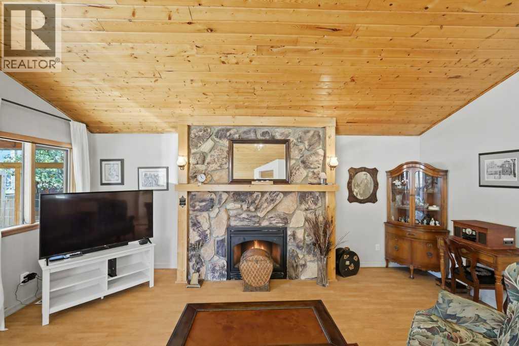 5127 50 A Avenue, Sylvan Lake