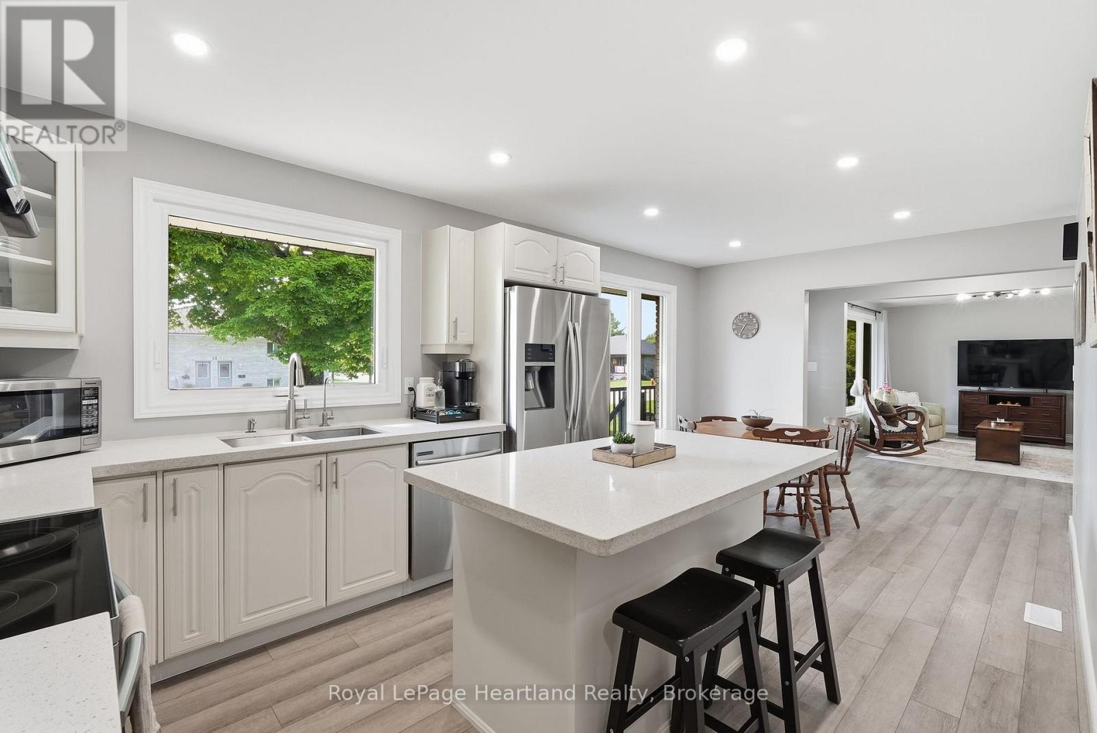20 QUEEN STREET W - 15