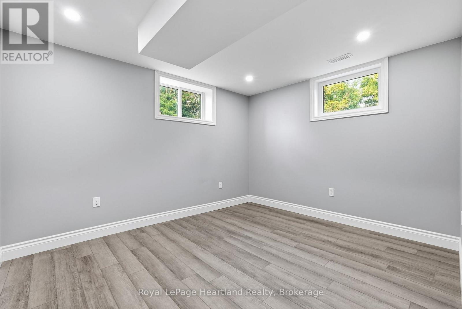 20 QUEEN STREET W - 25
