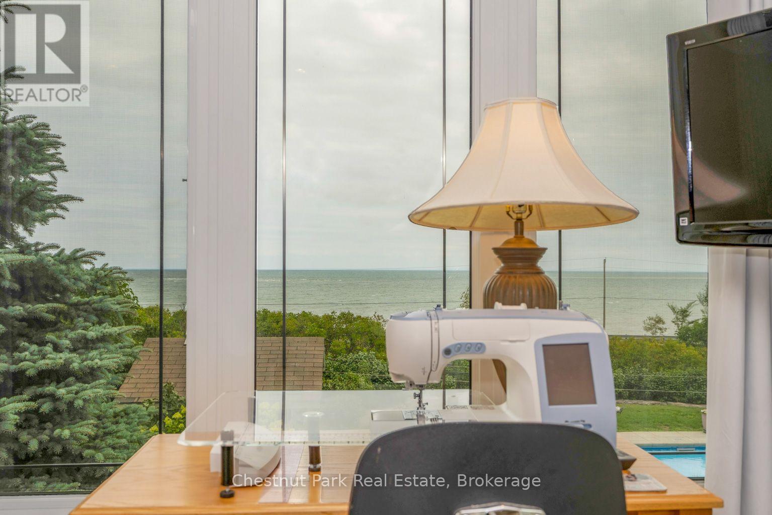 133 LAKESHORE ROAD E - 7