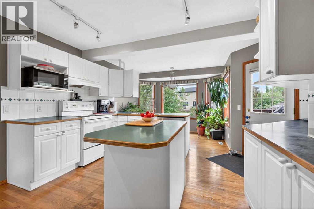 148 Sierra Madre Crescent SW, Signal Hill, Calgary photo 4