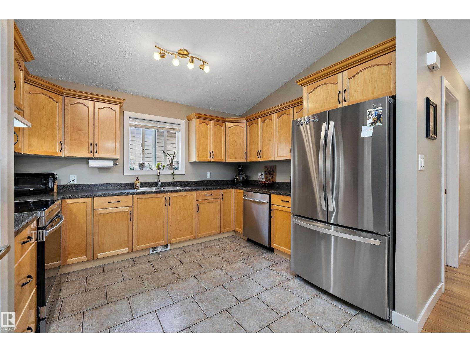 11432 87 ST NW - 10