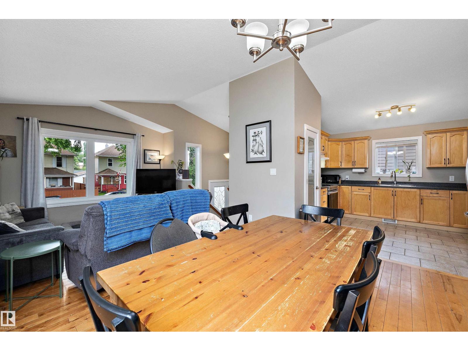 11432 87 ST NW, Parkdale (Edmonton), Edmonton photo 3