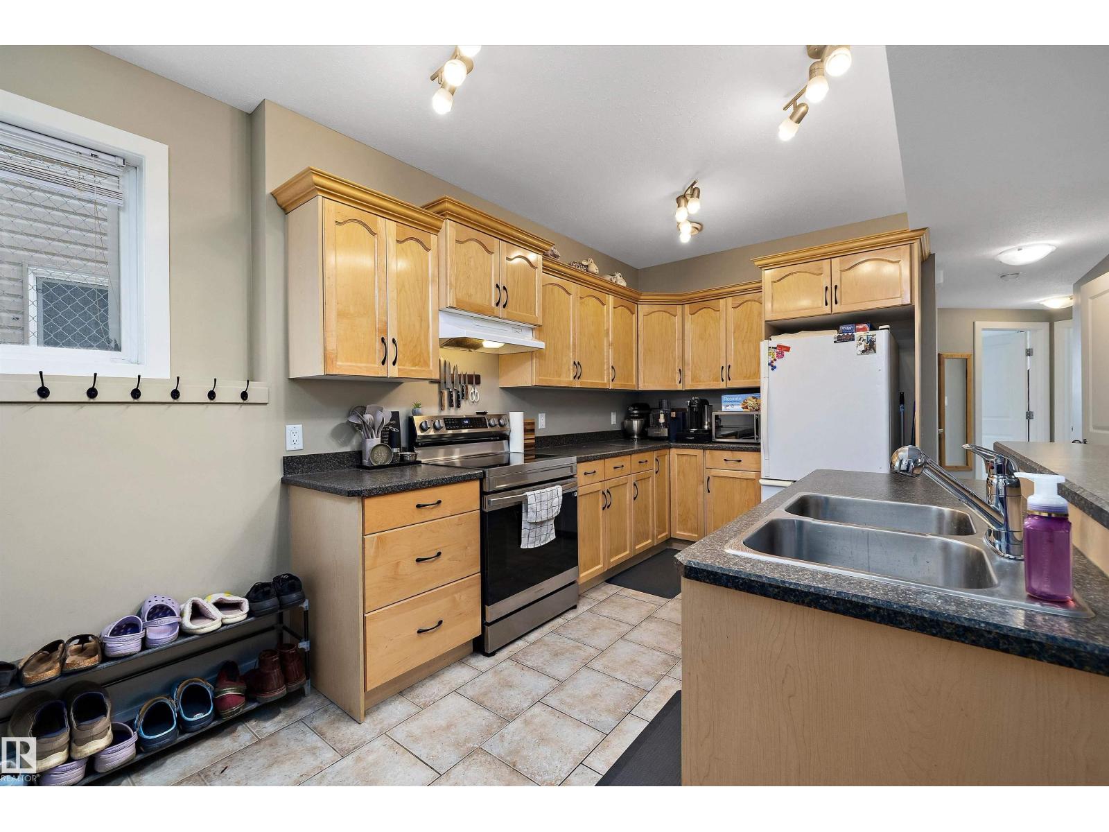 11432 87 ST NW - 32