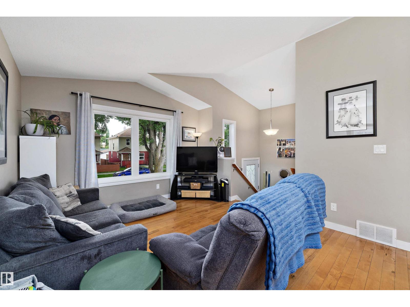 11432 87 ST NW, Parkdale (Edmonton), Edmonton photo 4
