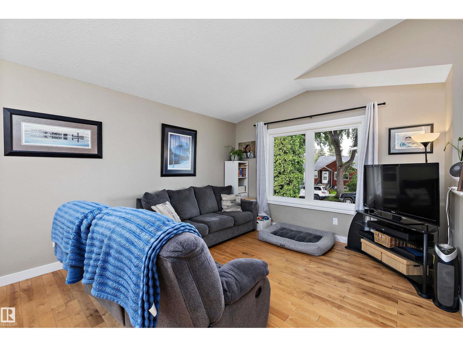11432 87 ST NW - 5