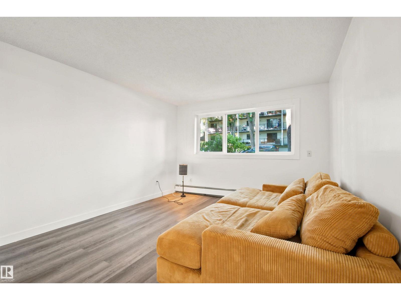 #112 10529 93 ST NW - 15