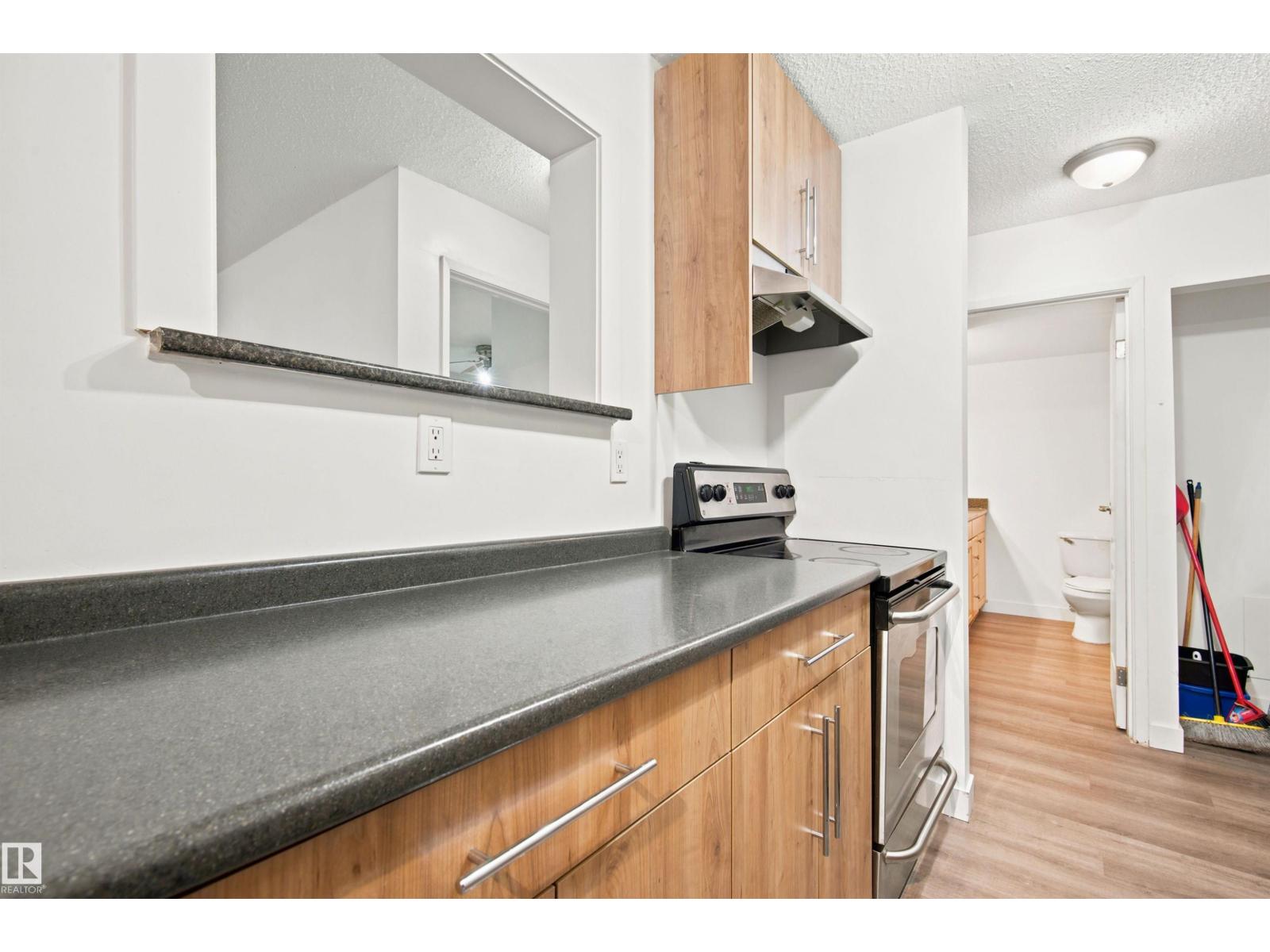 #112 10529 93 ST NW - 6