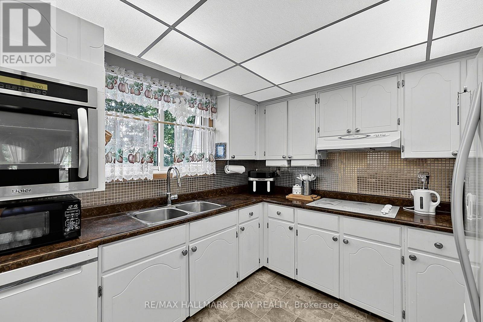 11 SECOND STREET - Image 9
