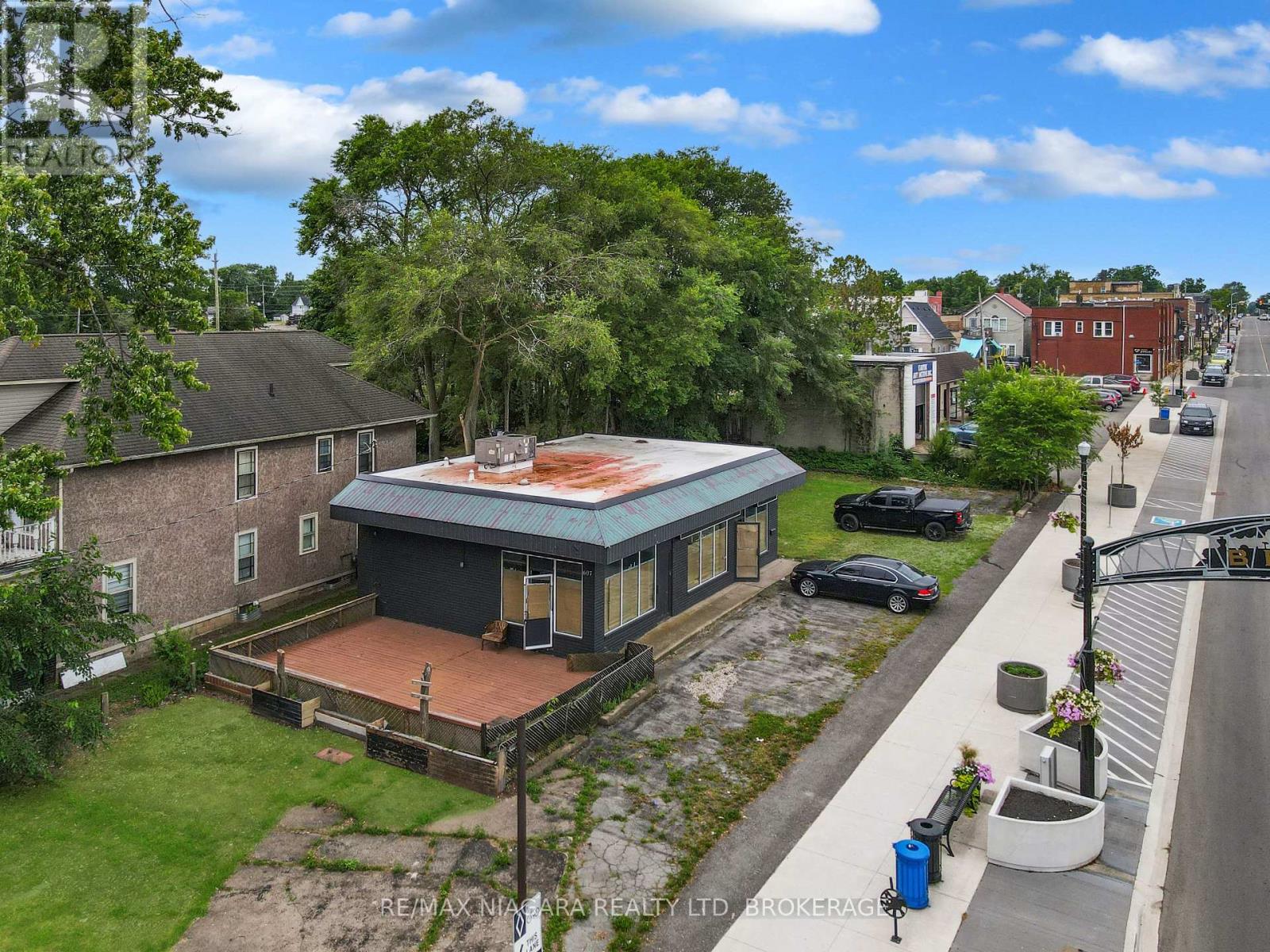 607 NIAGARA BOULEVARD